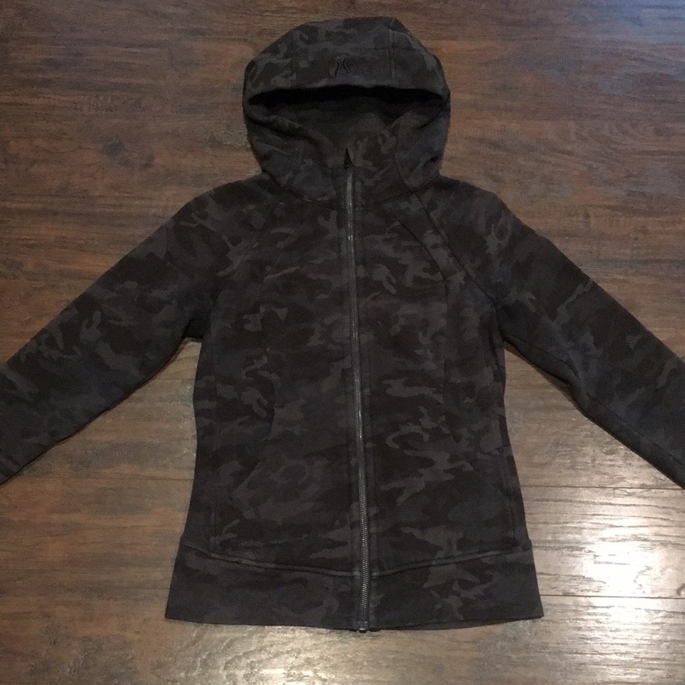 ✨SOLD✨ Lululemon Scuba Sweatshirt Camo Womens Size 6 - Picture 1 of 5